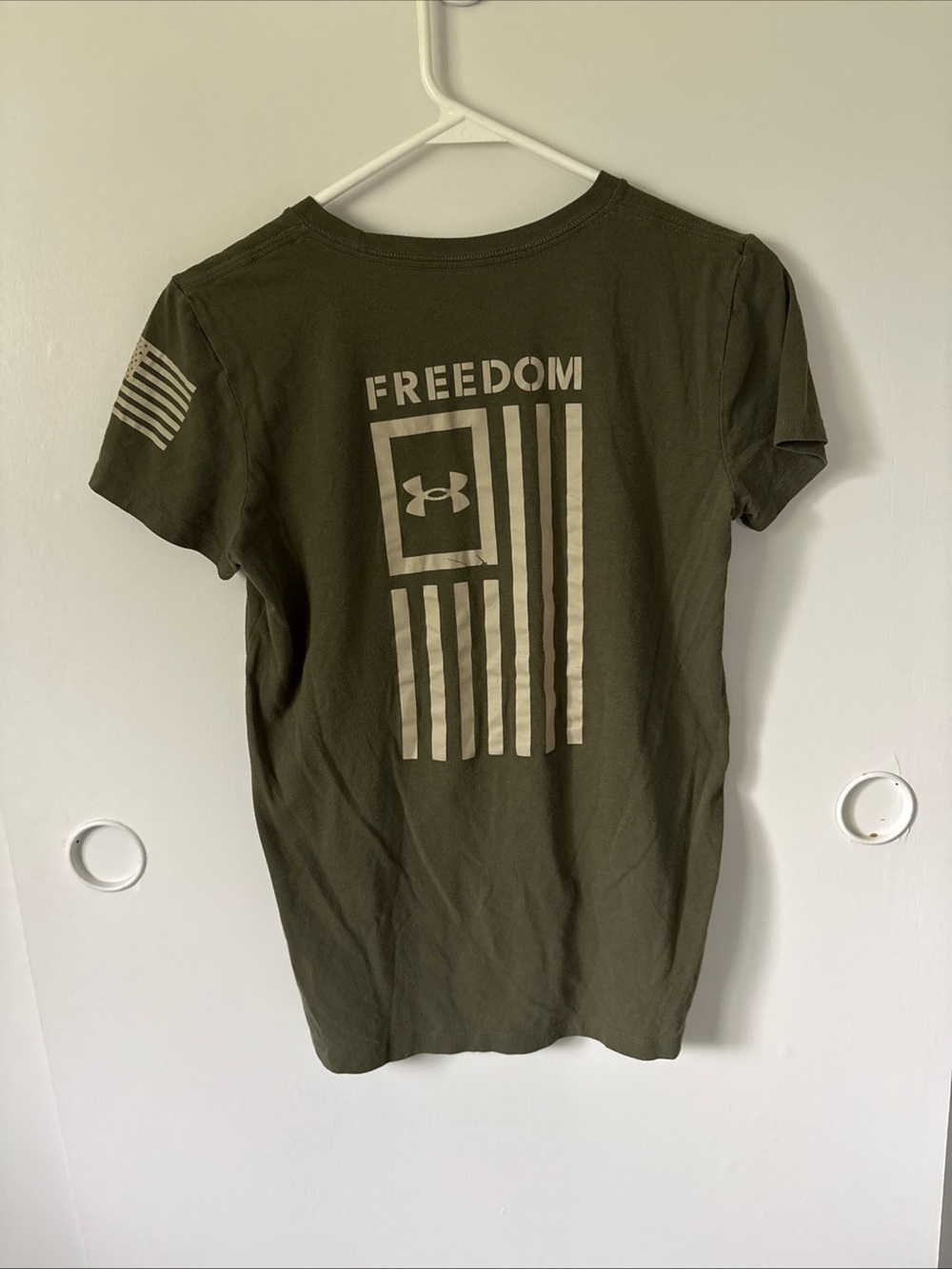 Under Armour Women's Olive Green 'Freedom' Graphic Short Sleeve Tee